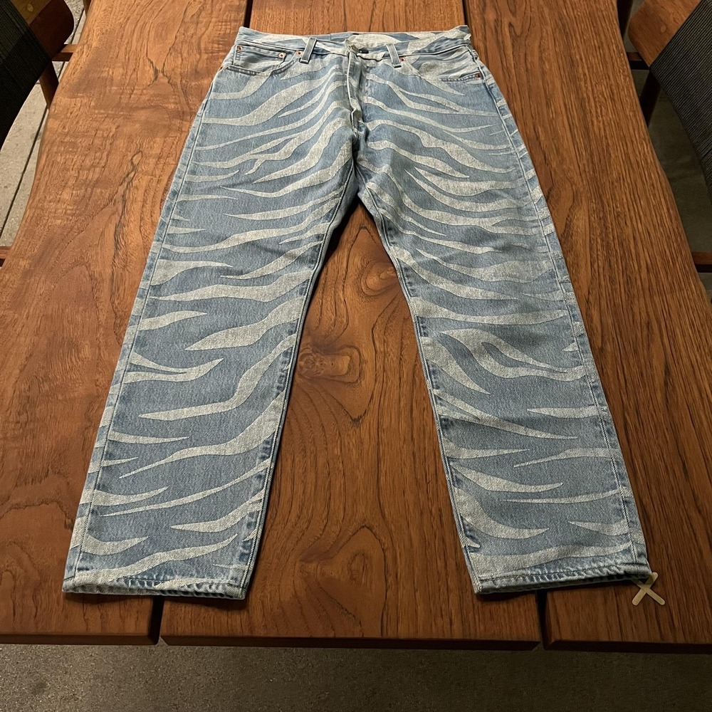 Levis 551 Z Jeans Mens 30x27 Blue Tiger Print Straight Leg Denim Pants